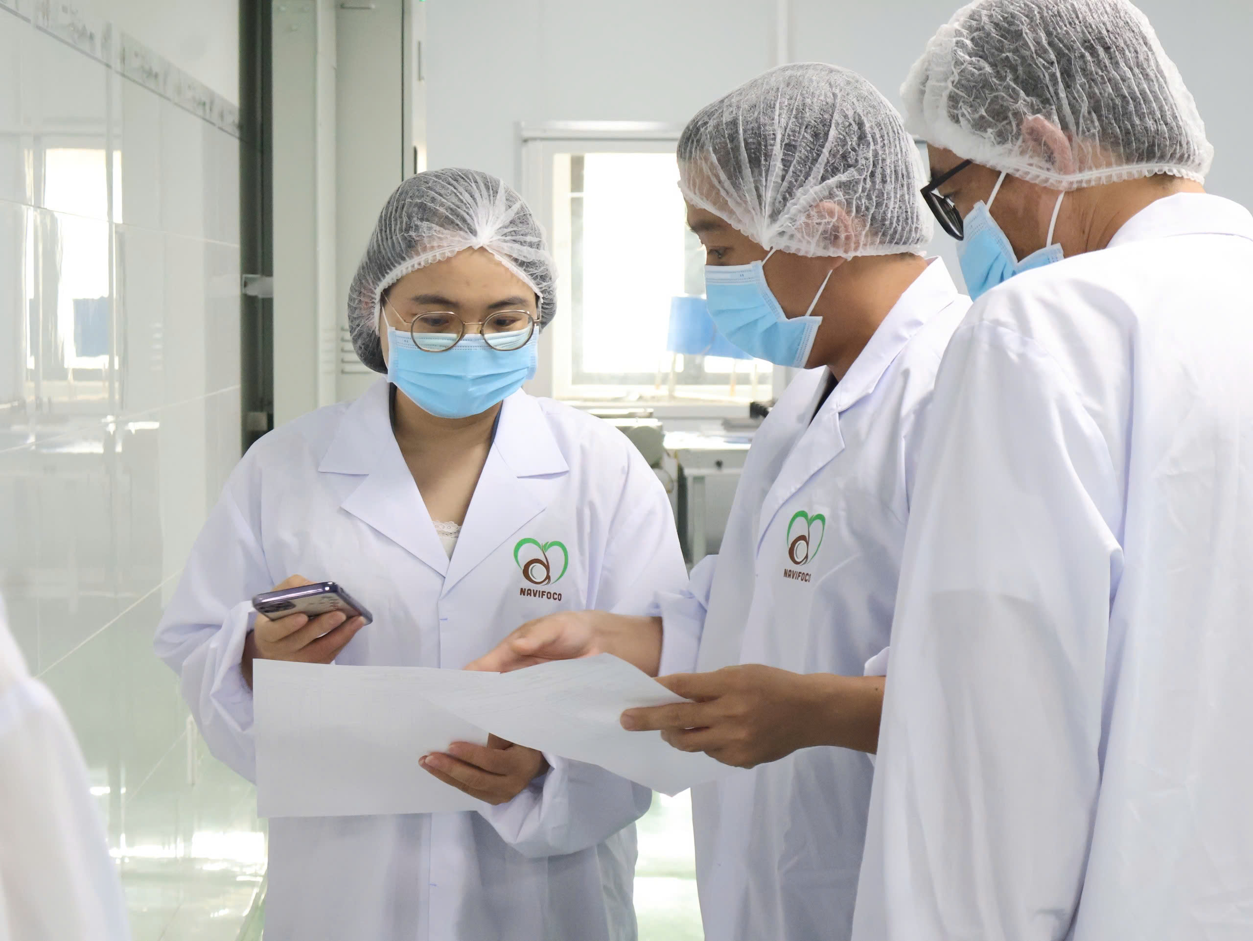 Chuyên gia đánh giá kiểm tra tài liệu quản lý, hồ sơ quy trình
