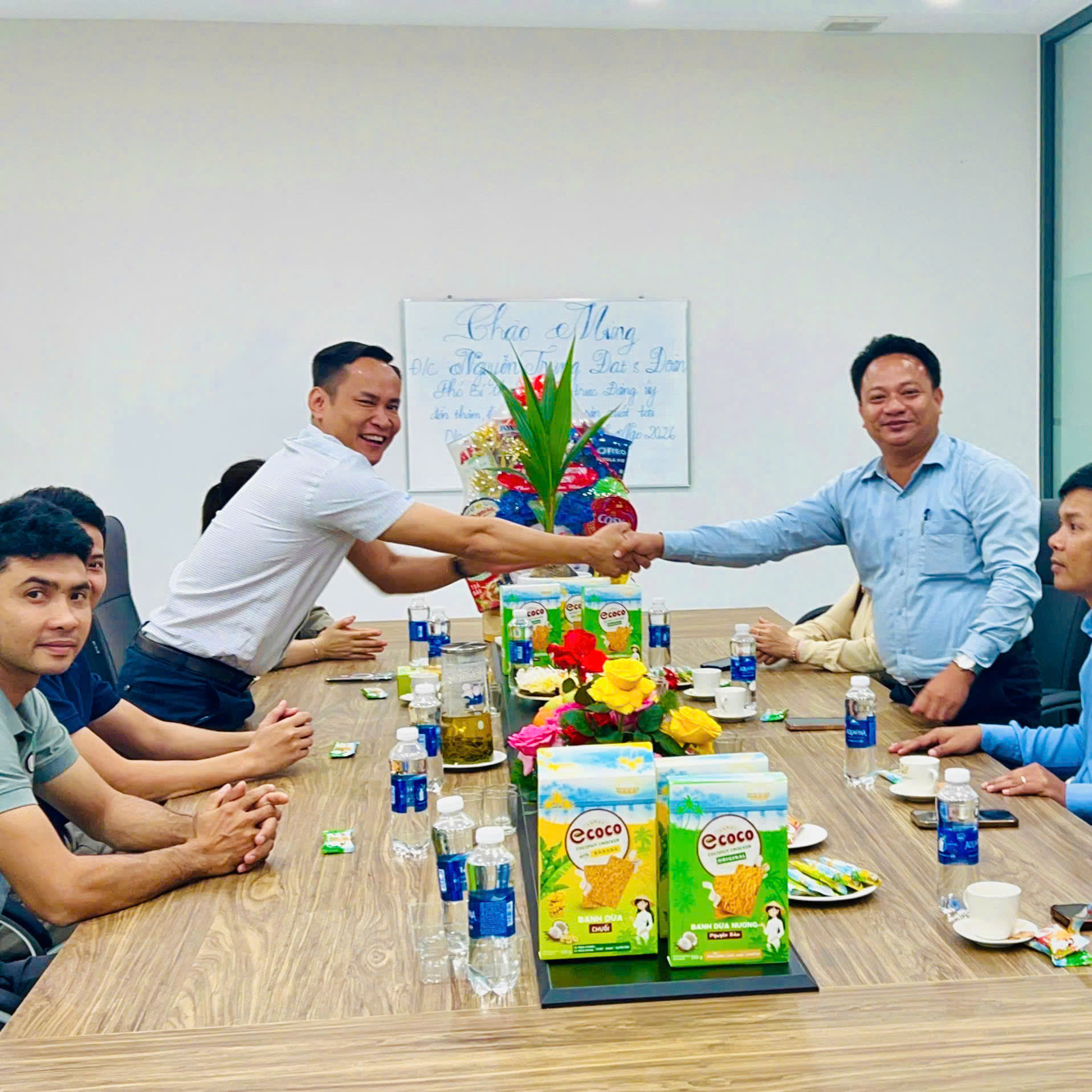Đồng chí Nguyễn Trung Đạt, Phó Bí thư Thường trực Đảng ủy, đại diện đoàn lãnh đạo gửi lời chúc Tết và động viên hoạt động sản xuất tại Navi Foods.